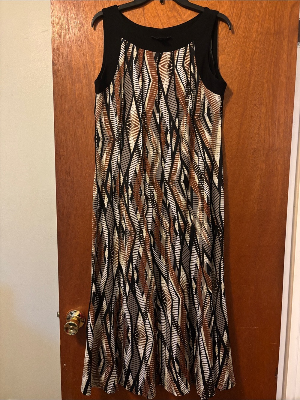 Sleeveless Geometric Print Maxi Dress in Black and Brown. SIZE 10
